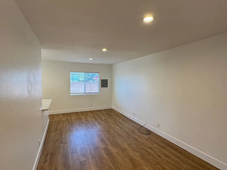 4318 N. Lakewood Blvd — Photo 10