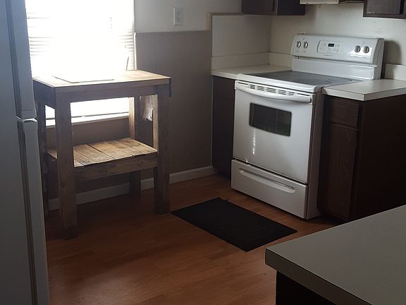 4th image of 3039 Endicott Ave