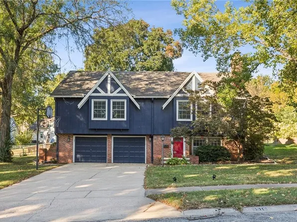 9516 Woodson St, Overland Park, KS 66207