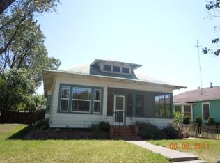 304 7th St, Gustine, CA 95322