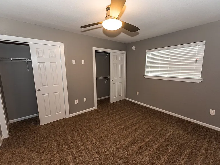 Axiom Apartments — Photo 34