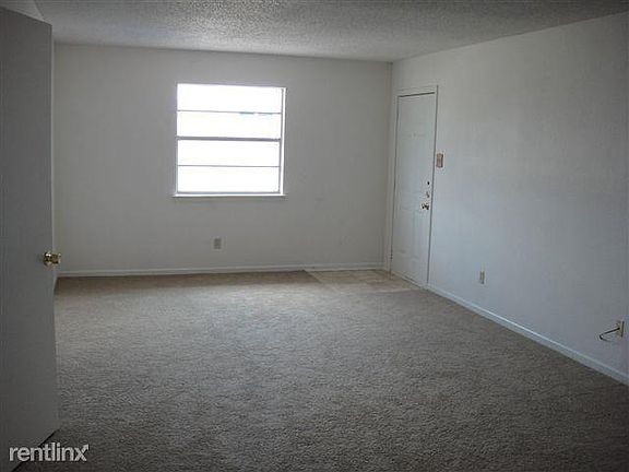 4th image of 1005 Eastside Dr APT C