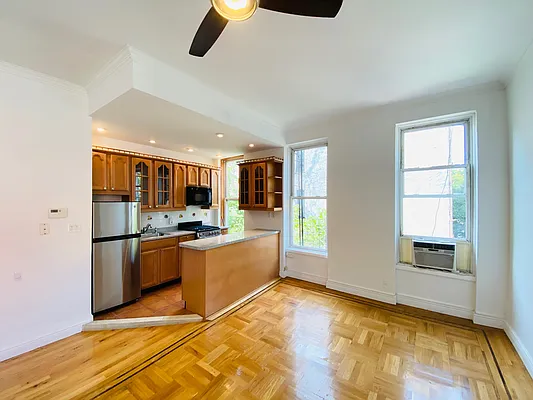 Rented by Mae Equities | media 14