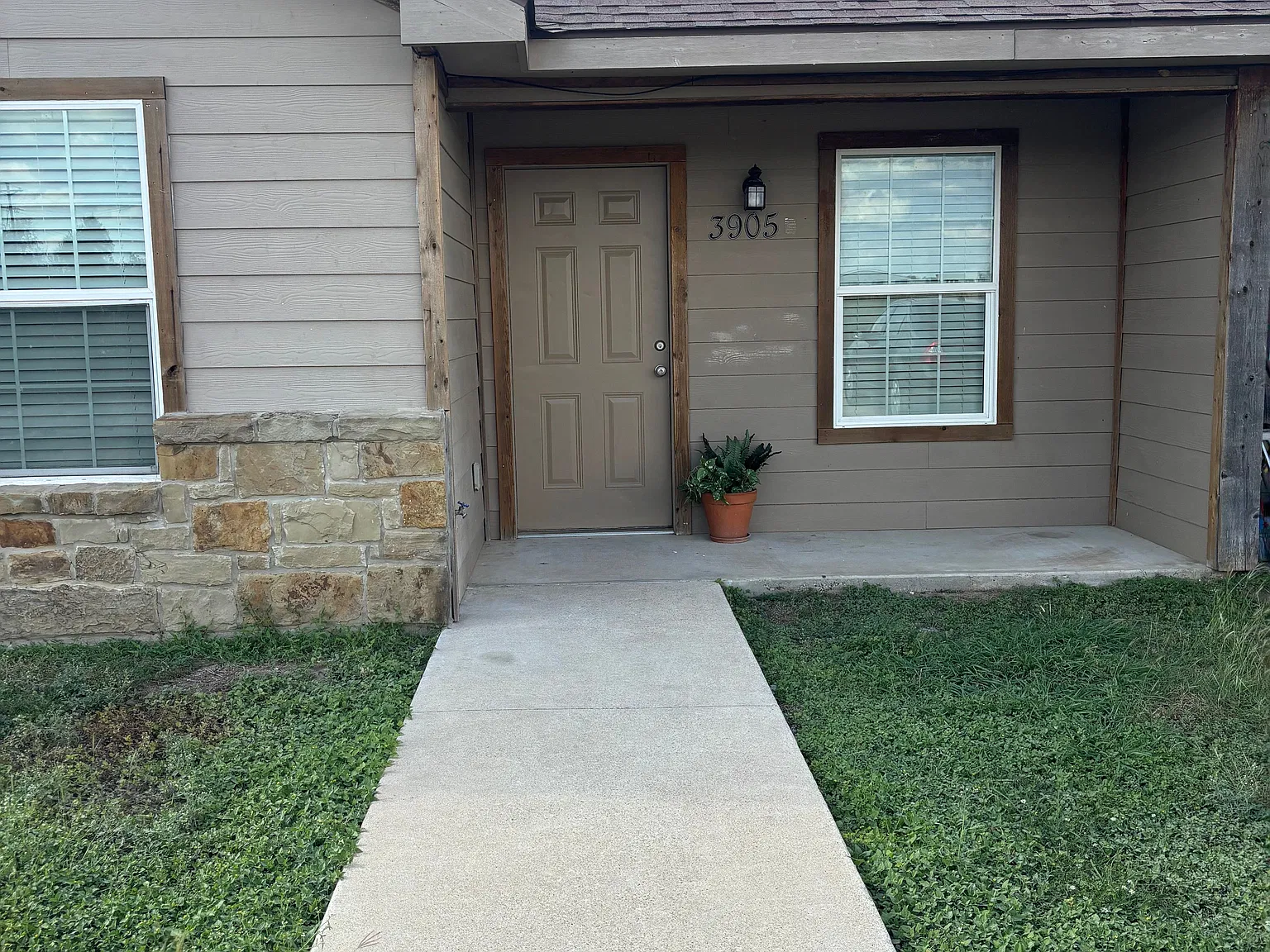 Updated 3 Bed / 2 Bath Duplex on 15 Acres FamilyFriendly Community with Playscape — Photo 1