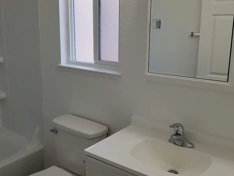 1025 Oak St #7 — Photo 15