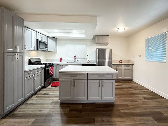4th image of 1027 E Hill St #1049
