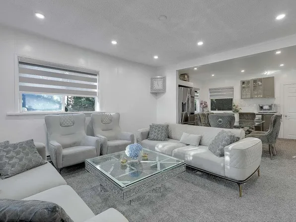 7822 Willard St, Burnaby, BC V3N 2W5