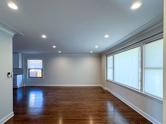 4th image of 8537 W Sunnyside Ave