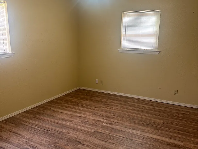 421 W South St — Photo 12