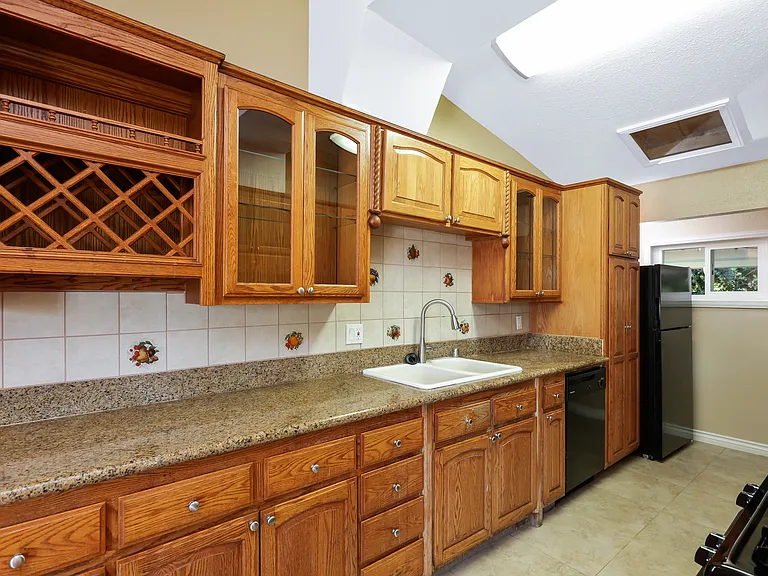 526 N Emerald Dr — Photo 12