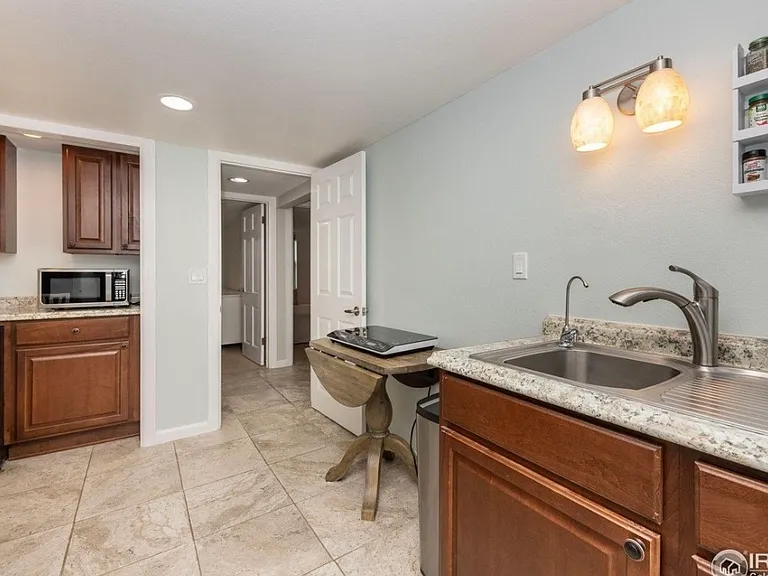 1717 Iris Ave — Photo 9