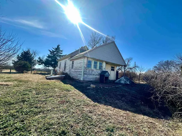 521 Central Ave, Bluff City, KS 67018