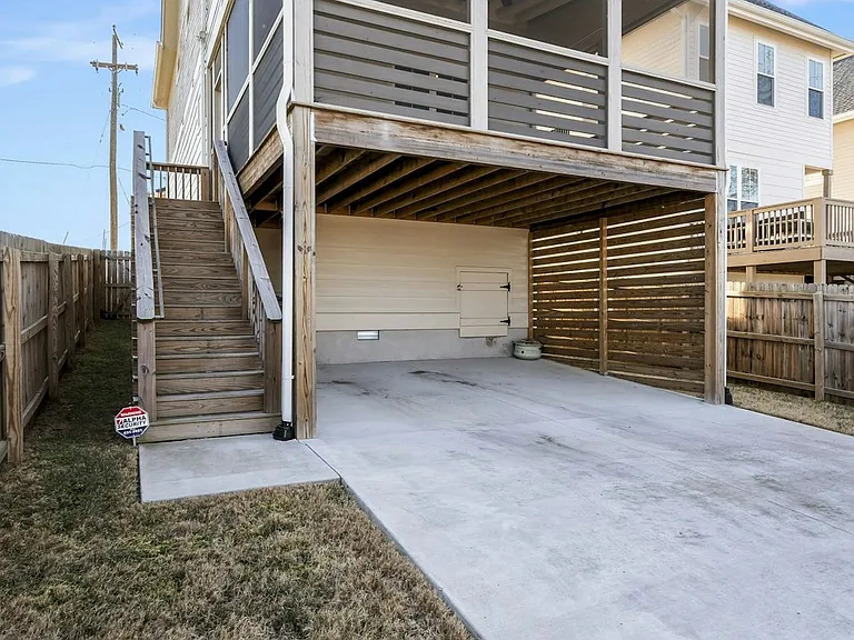 2318 Batavia St — Photo 33