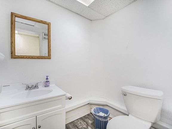 4th image of 430 N 3rd Ave