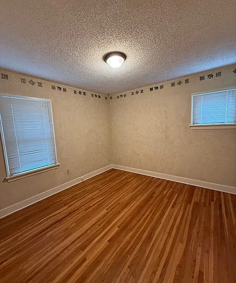 1204 S Maple St — Photo 5
