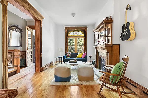 1st image of 392A Bainbridge St