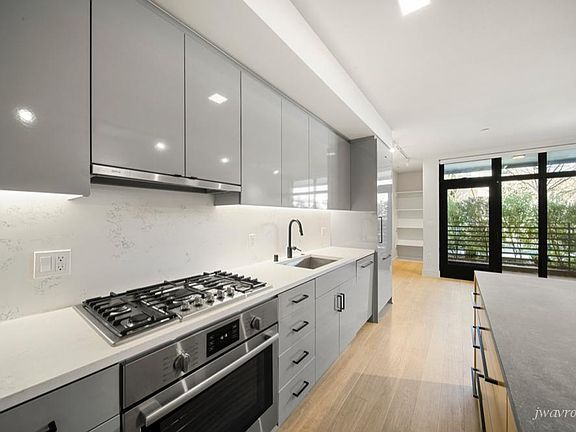 5th image of 901 Tennessee St Unit 102