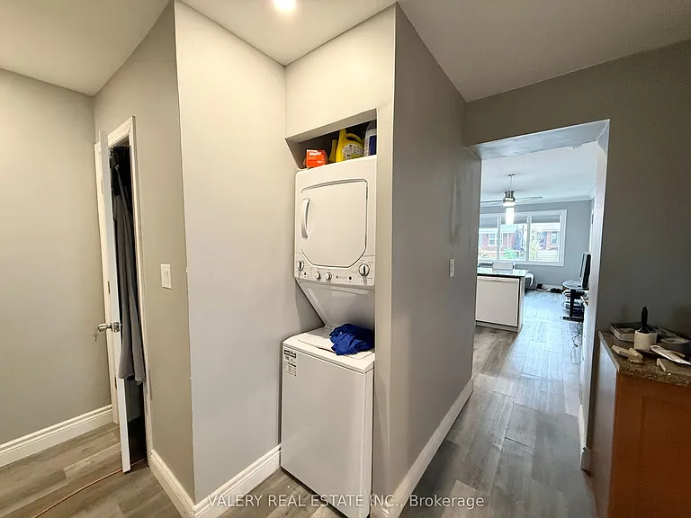 1102 Langlois Ave — Photo 9