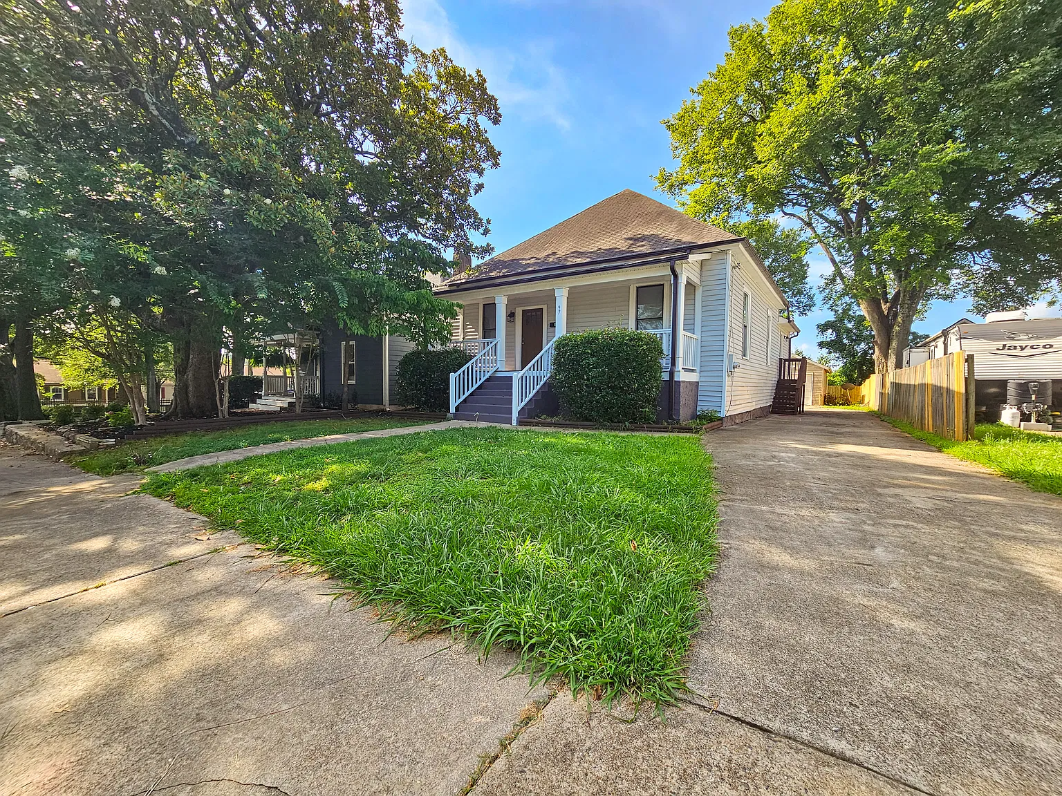 3 bed, 1472 sqft, $2,700 — Photo 1