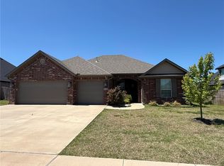 2105 Crandall Rd, Pea Ridge, AR 72751