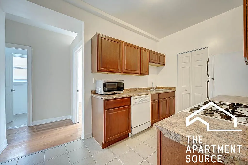 2 bed, 1200 sqft, $2,300 — Photo 4
