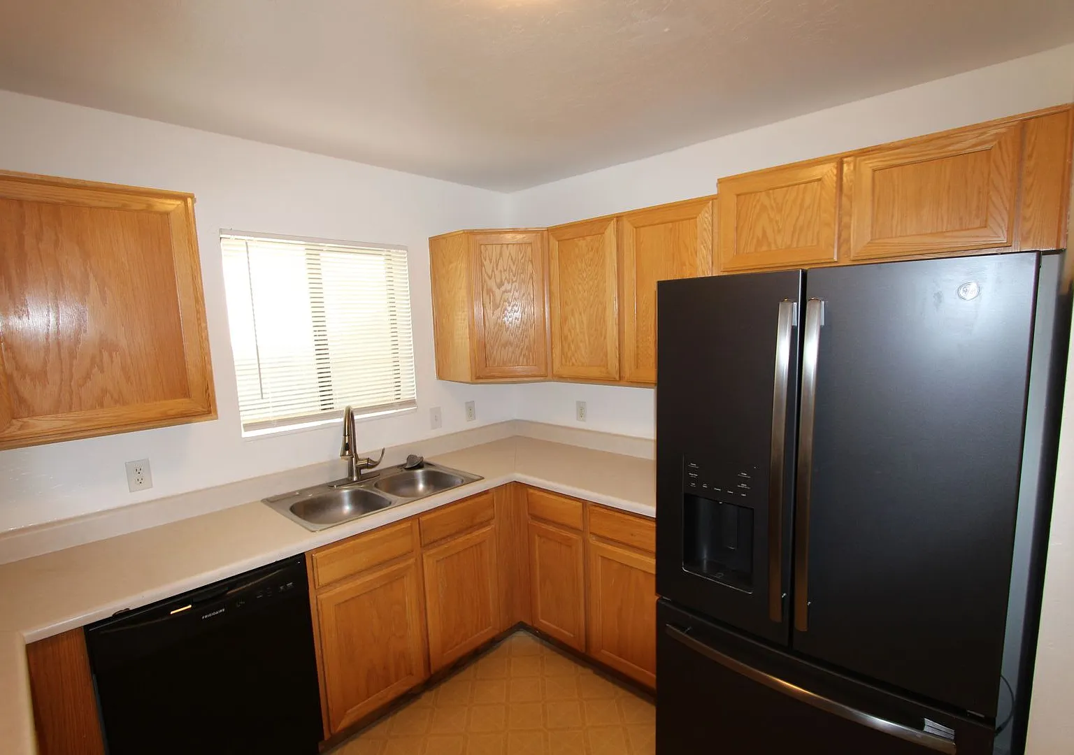 4-Bedroom Townhome | Main-Level Bedroom & Fully Fenced Backyard — Photo 2