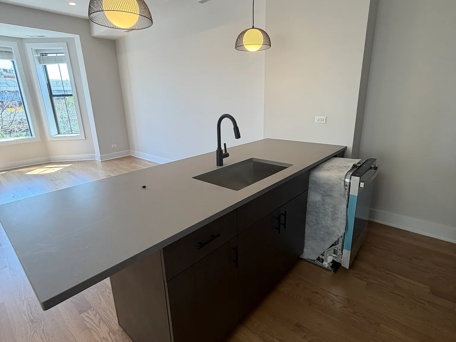 3 bed, 2.5 bath, $4,550 — Photo 4