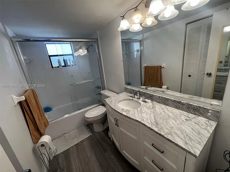 950 Euclid Ave #211 — Photo 9