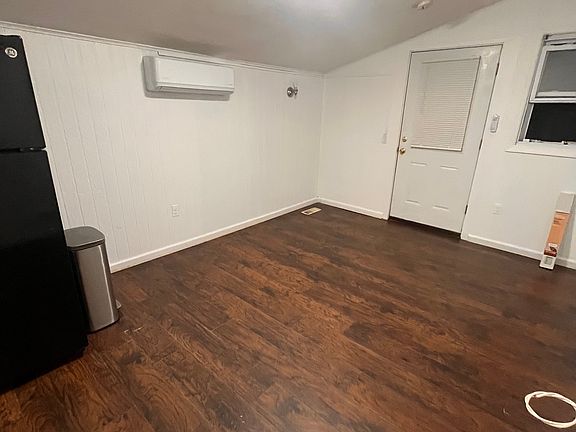 2nd image of 25 W 15th St