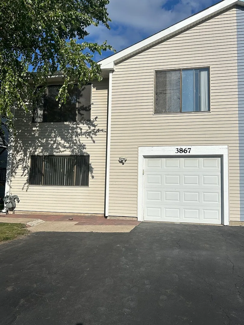3867 Springlake Dr photo 1