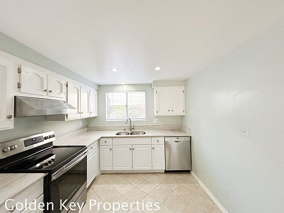2nd image of 918 Caminito Estrada Unit E