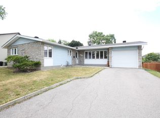 31 Sunnycrest Dr, Ottawa, ON K2E5Y4