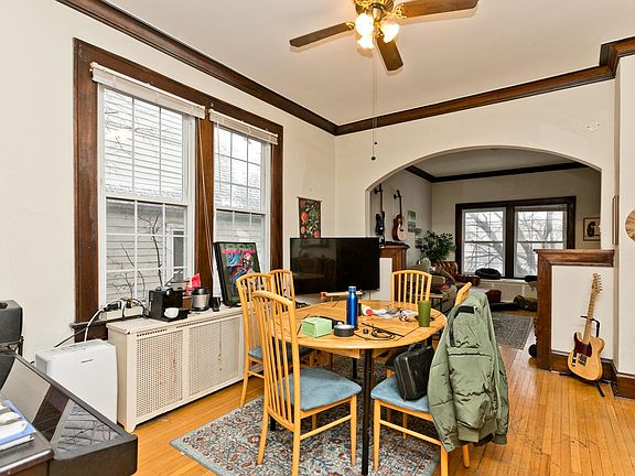 3rd image of 1541 W Barry Ave #2B
