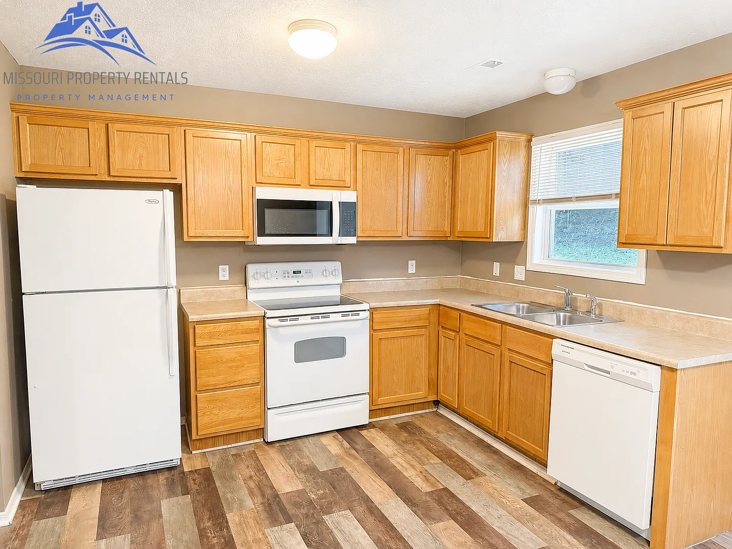 Merriam Woods- 3 Bed 2 Bath — Photo 4
