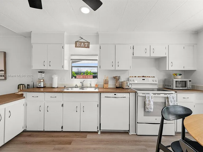 648 Palm Ave E #0 — Photo 13