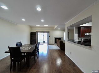 728 Mainsail Ln, Secaucus, NJ 07094