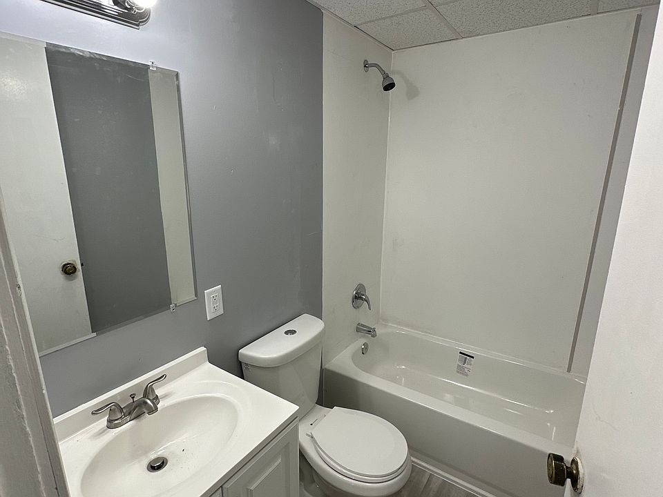 2nd image of 1325 Whitney Ave #2