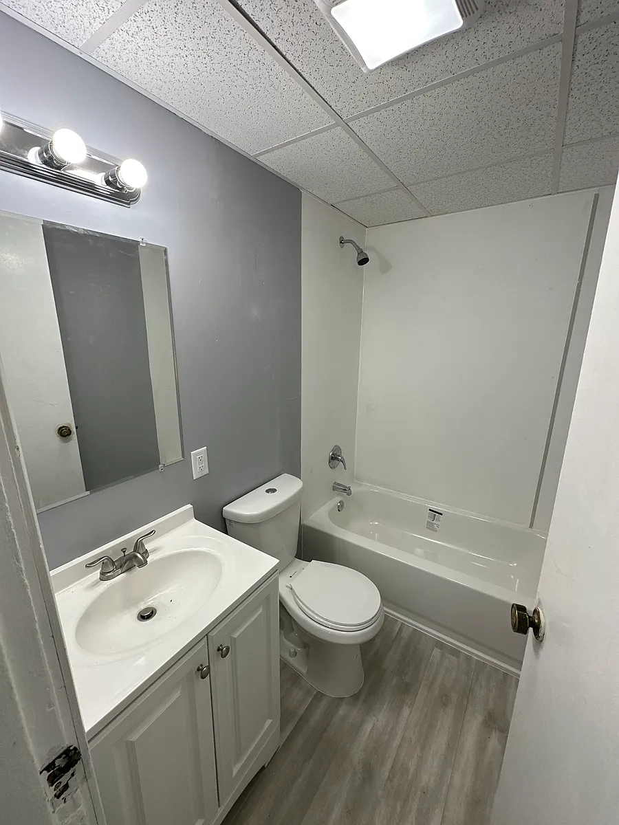 Building Photo - 1325 Whitney Ave #2