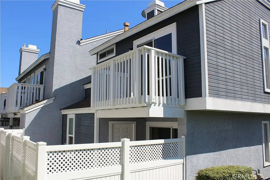 3 bed, 1.5 bath, 1156 sqft, $3,575 — Photo 4