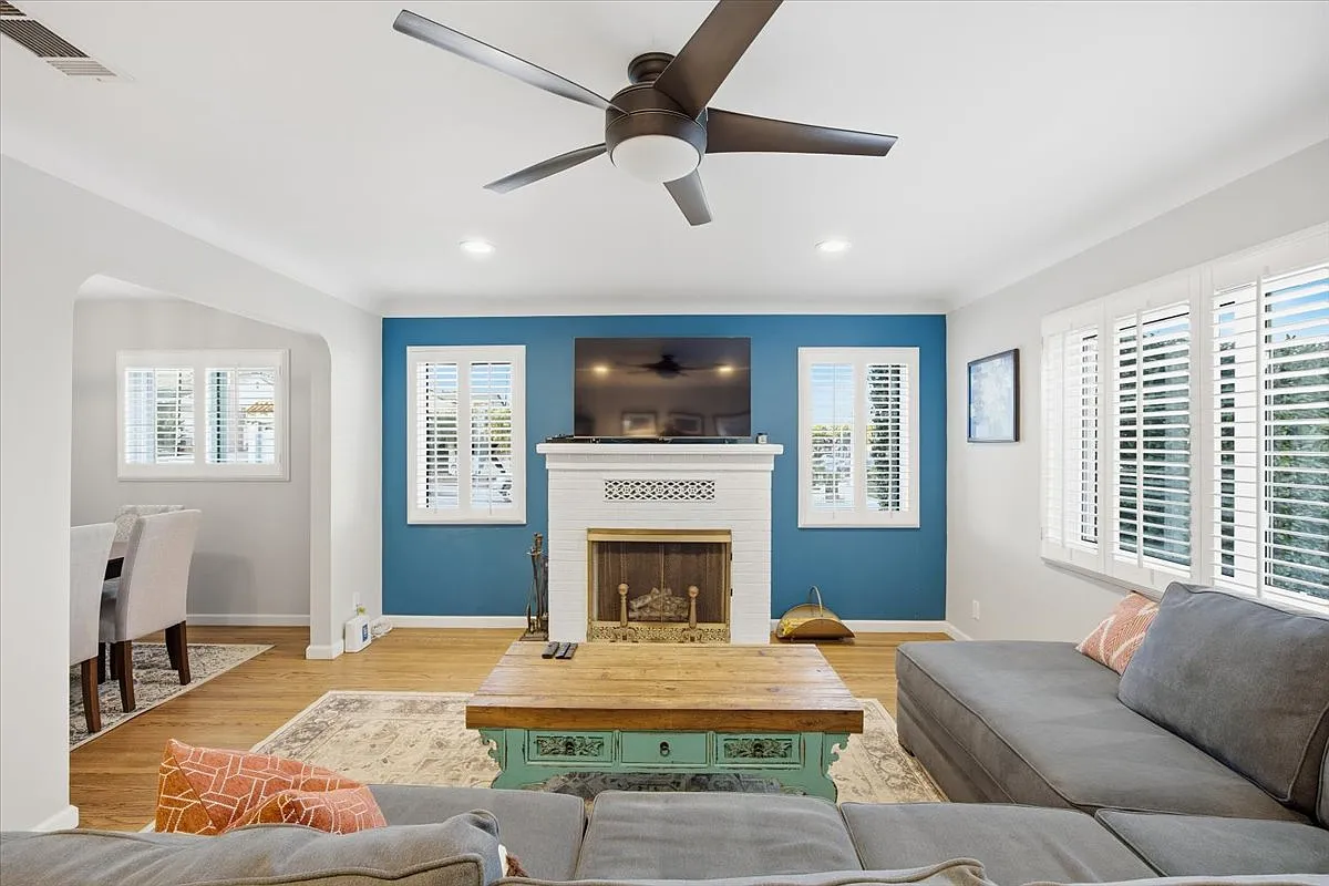 2 bed, 1024 sqft, $4,150 — Photo 1