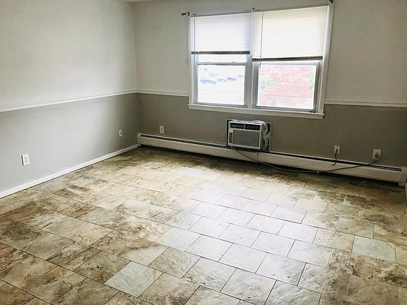 4th image of 11 Woodbine St #D6