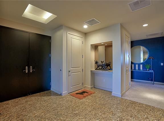 4th image of 700 W 31st St Suite 701