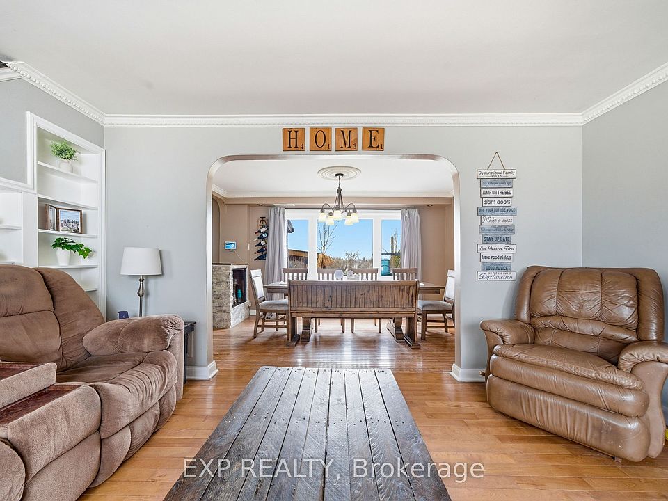 1st image of 10 Valleyview Cres