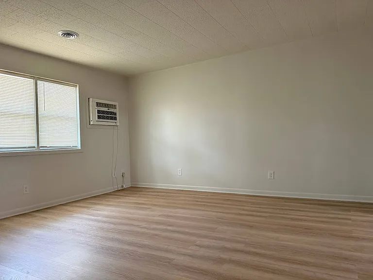 118 E Canal St #3 — Photo 6