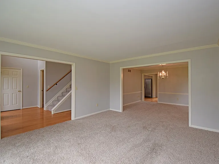 6490 Glenarbor Dr — Photo 5