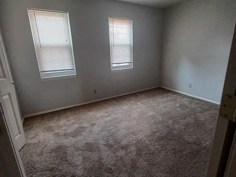 6916 NW Chapel Woods Ln — Photo 6