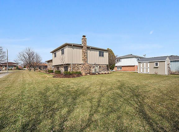 3rd image of 17043 Westwood Dr
