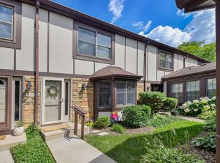74 White Oak Cir, St Charles, IL 60174