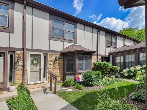 74 White Oak Cir, St Charles, IL 60174