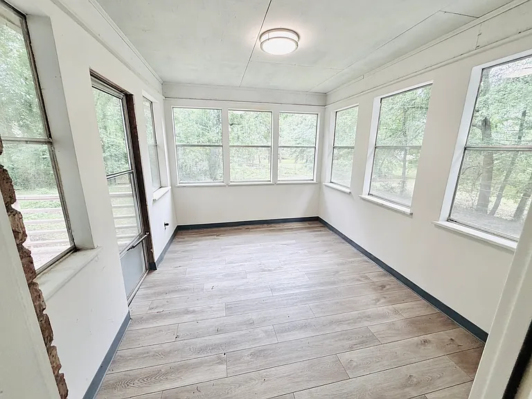7905 Castleton Ln — Photo 17